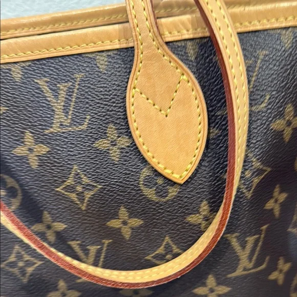 Louis Vuitton Neverfull Tote Bag MM - Picture 9 of 11